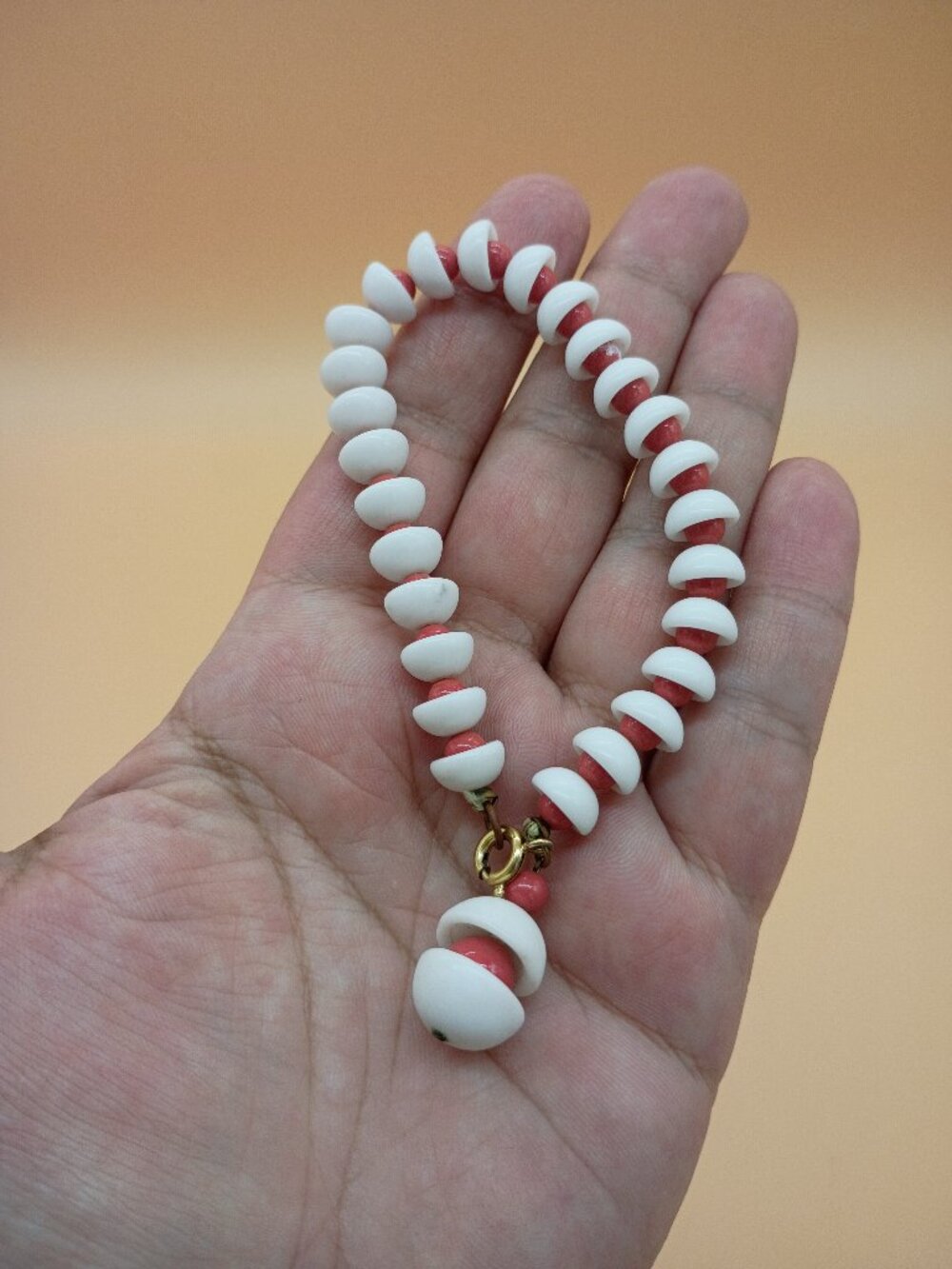 Vintage White and Pink Beaded Bracelet Plastic Shell Coral